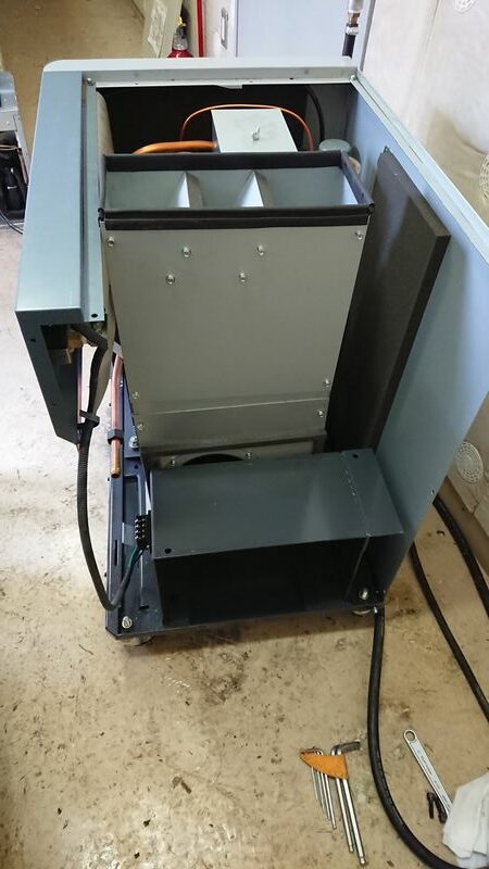 内蔵エアードライヤーの交換修理の写真3