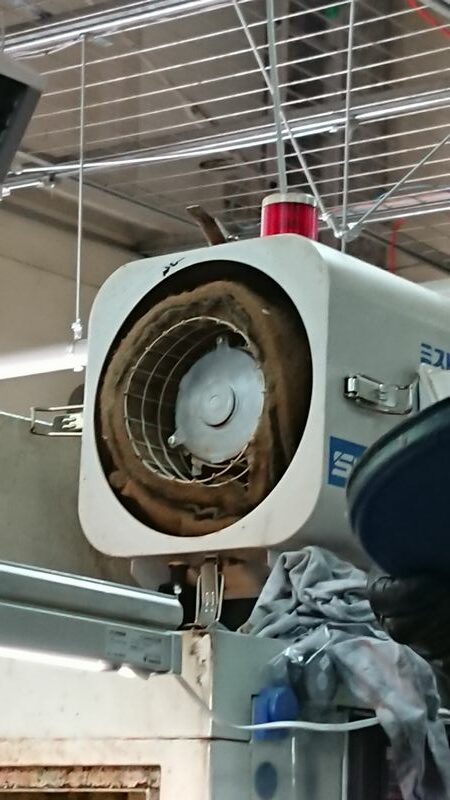 ミストコレクタのフィルター交換作業の写真3