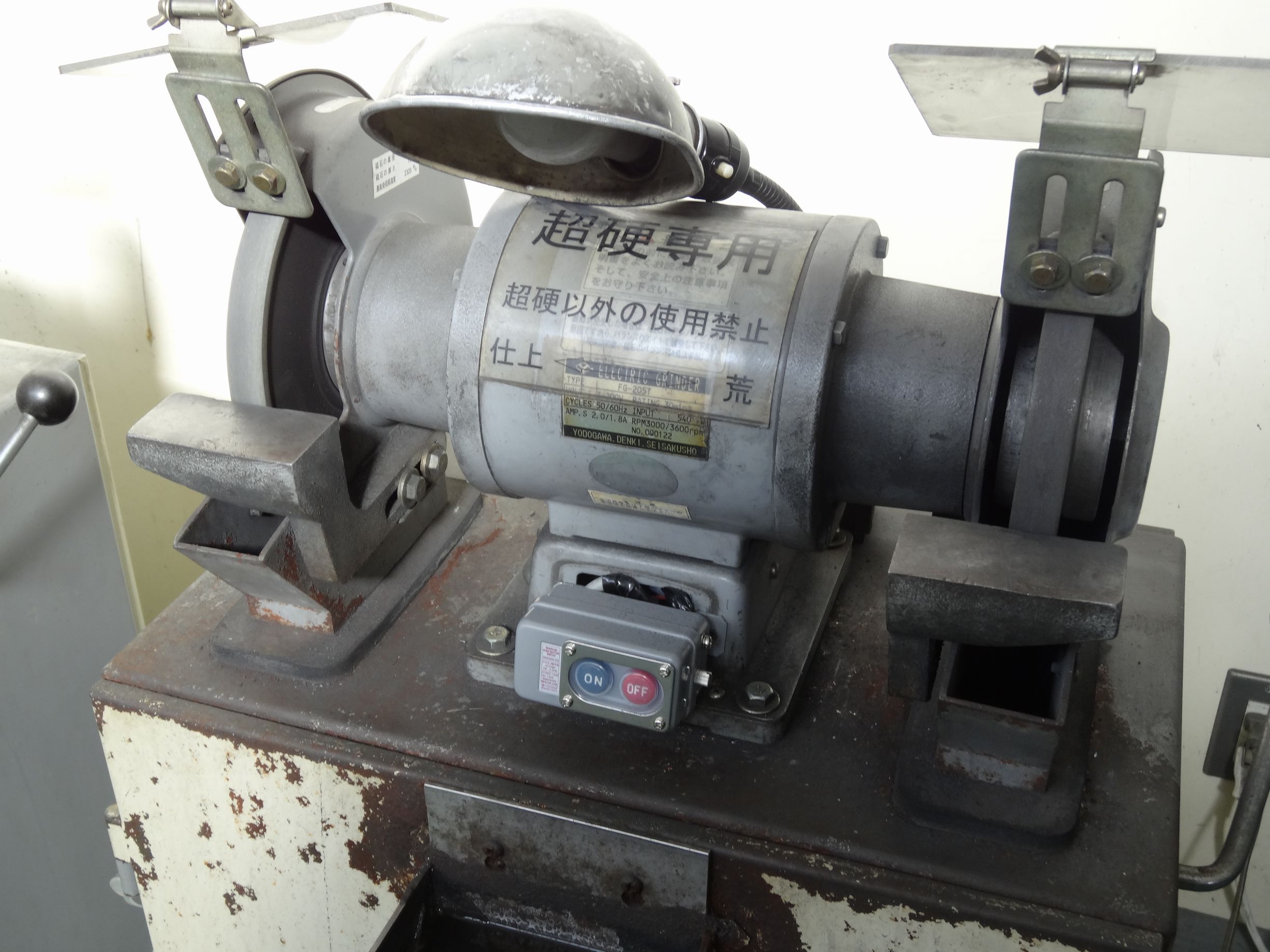 両頭グラインダのスイッチ交換作業のメイン画像